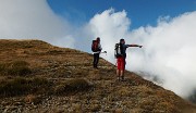 85 In saliscendi sulla lunga cresta ovest